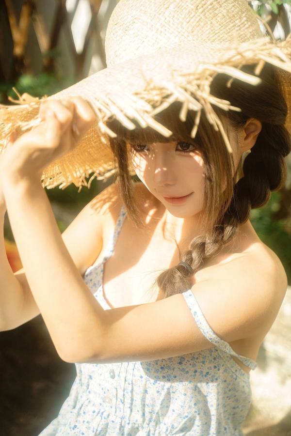   蠢沫沫-晾衣服 户外阳光草帽碎花裙清新性感私房写真第16张图片