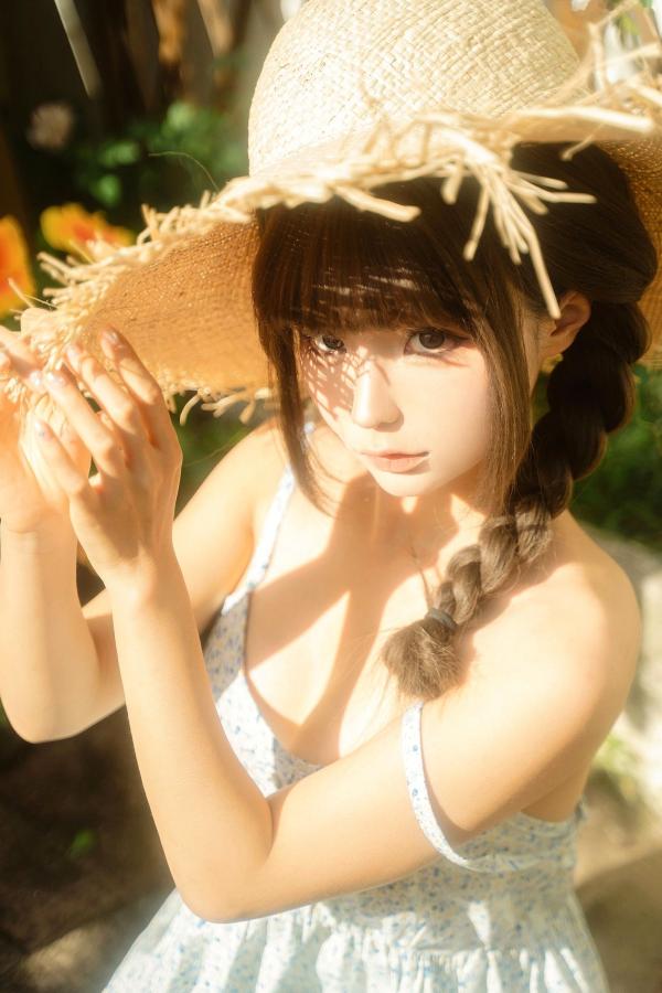   蠢沫沫-晾衣服 户外阳光草帽碎花裙清新性感私房写真第17张图片