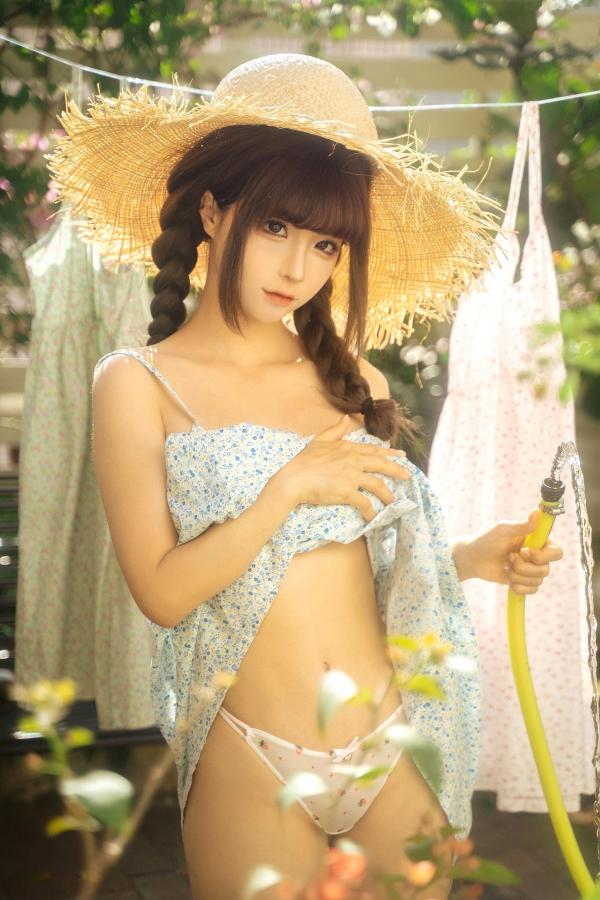   蠢沫沫-晾衣服 户外阳光草帽碎花裙清新性感私房写真第24张图片