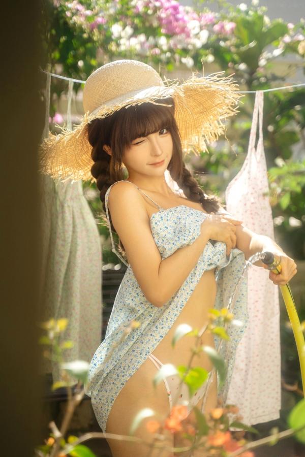   蠢沫沫-晾衣服 户外阳光草帽碎花裙清新性感私房写真第25张图片