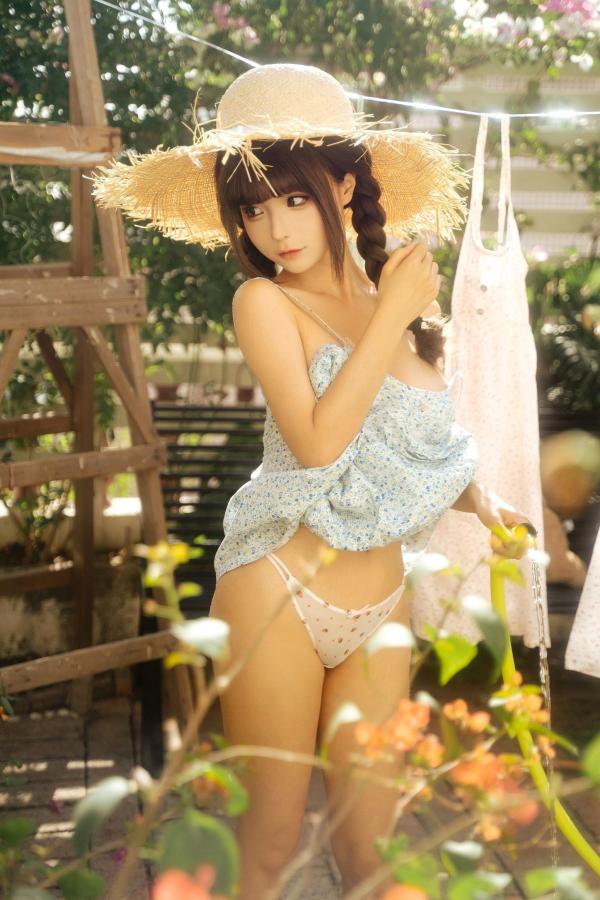   蠢沫沫-晾衣服 户外阳光草帽碎花裙清新性感私房写真第28张图片