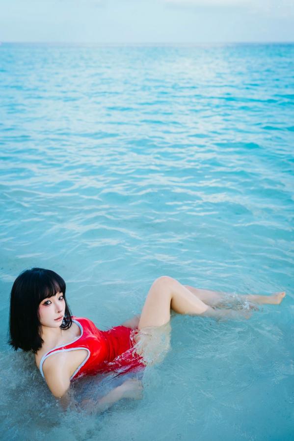 蠢沫沫  蠢沫沫2025年12月自拍 海边沙滩泳衣与性感内衣私房写真第10张图片