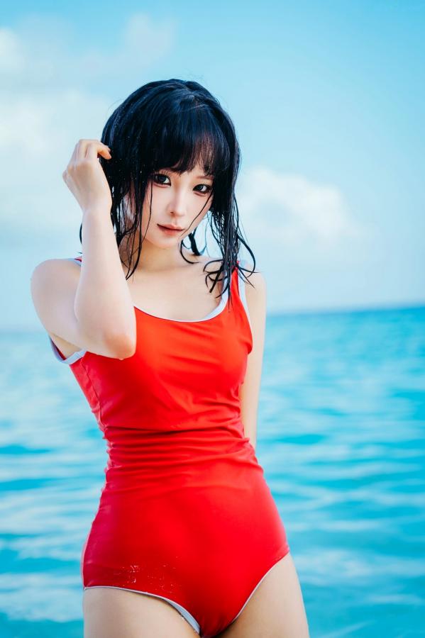蠢沫沫  蠢沫沫2025年12月自拍 海边沙滩泳衣与性感内衣私房写真第14张图片