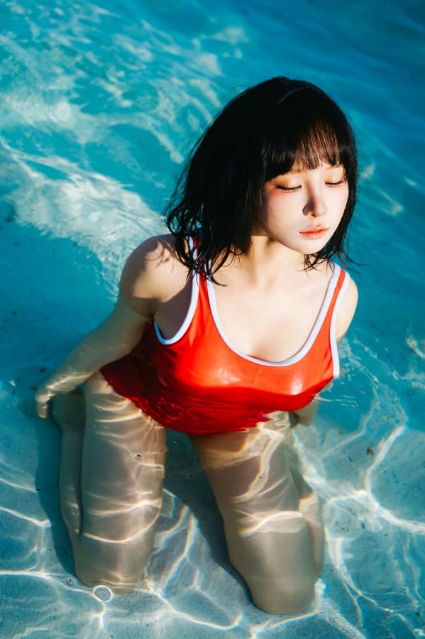 蠢沫沫  蠢沫沫2025年12月自拍 海边沙滩泳衣与性感内衣私房写真第44张图片