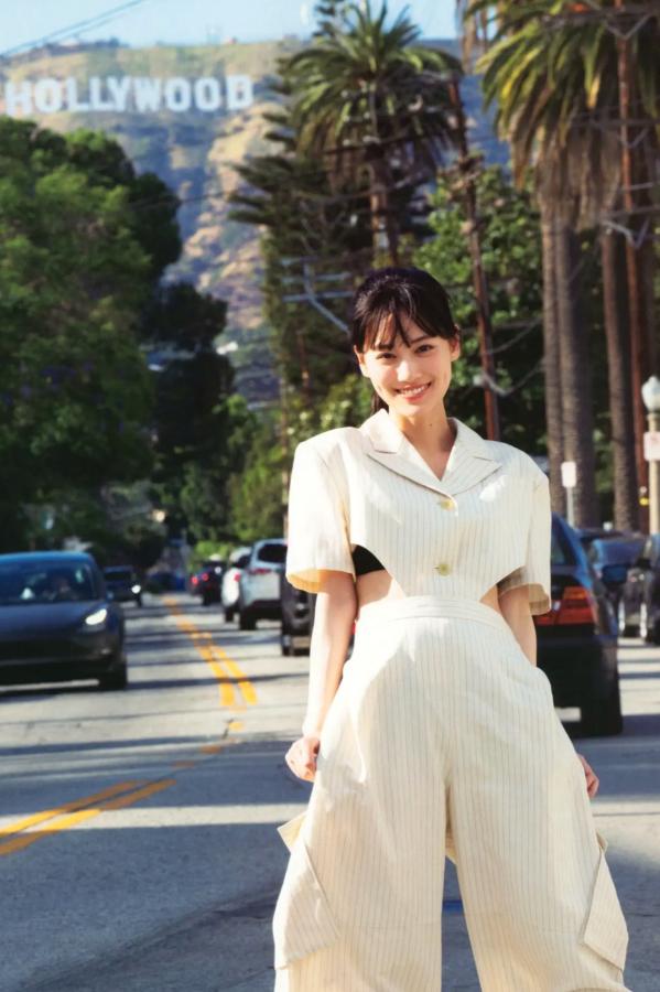   《山下美月 - ヒロイン》海边黑色比基尼与浴室甜美写真第7张图片