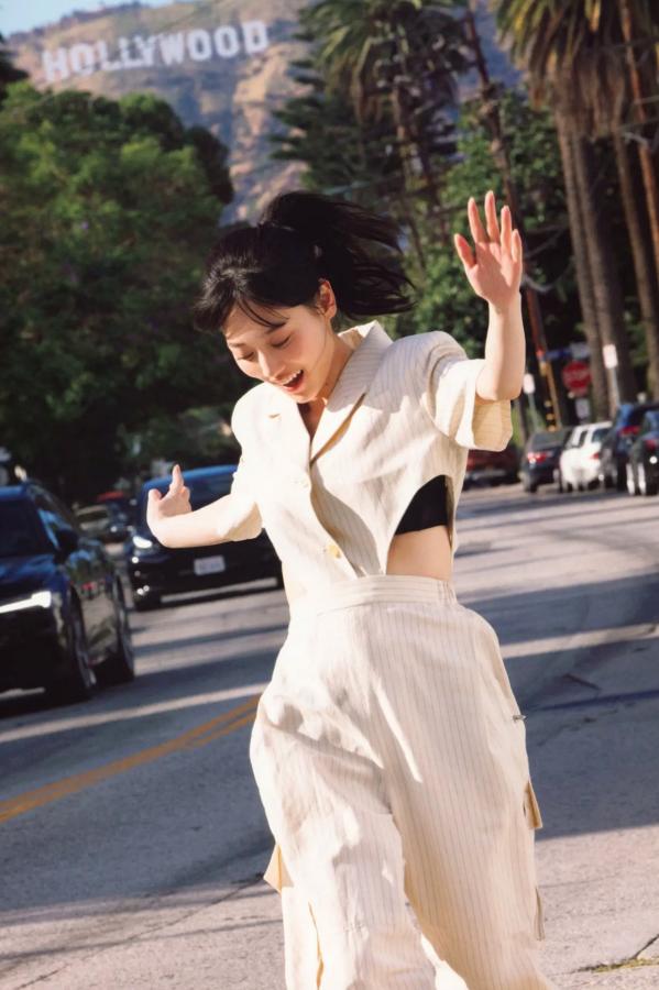   《山下美月 - ヒロイン》海边黑色比基尼与浴室甜美写真第9张图片