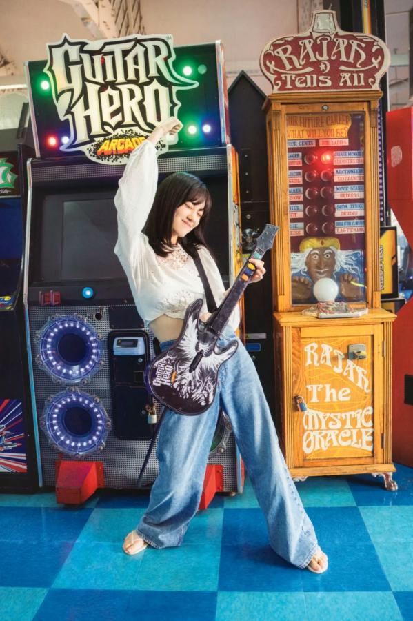   《山下美月 - ヒロイン》海边黑色比基尼与浴室甜美写真第13张图片