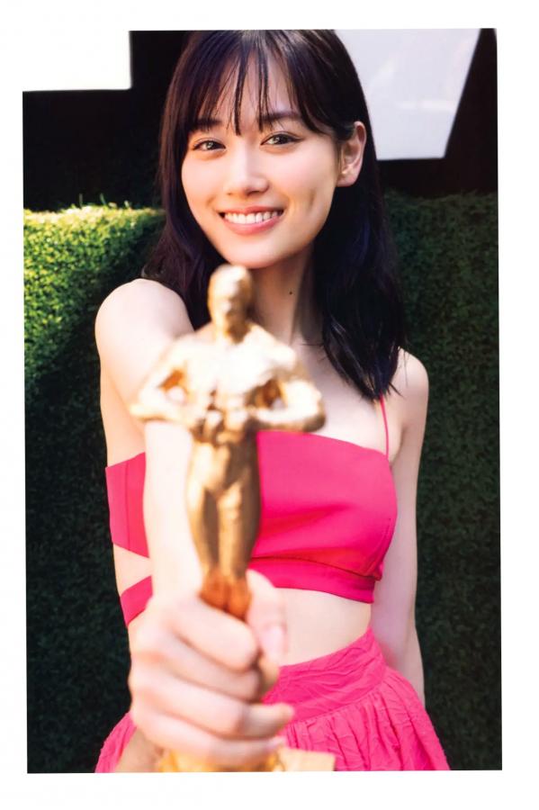   《山下美月 - ヒロイン》海边黑色比基尼与浴室甜美写真第18张图片