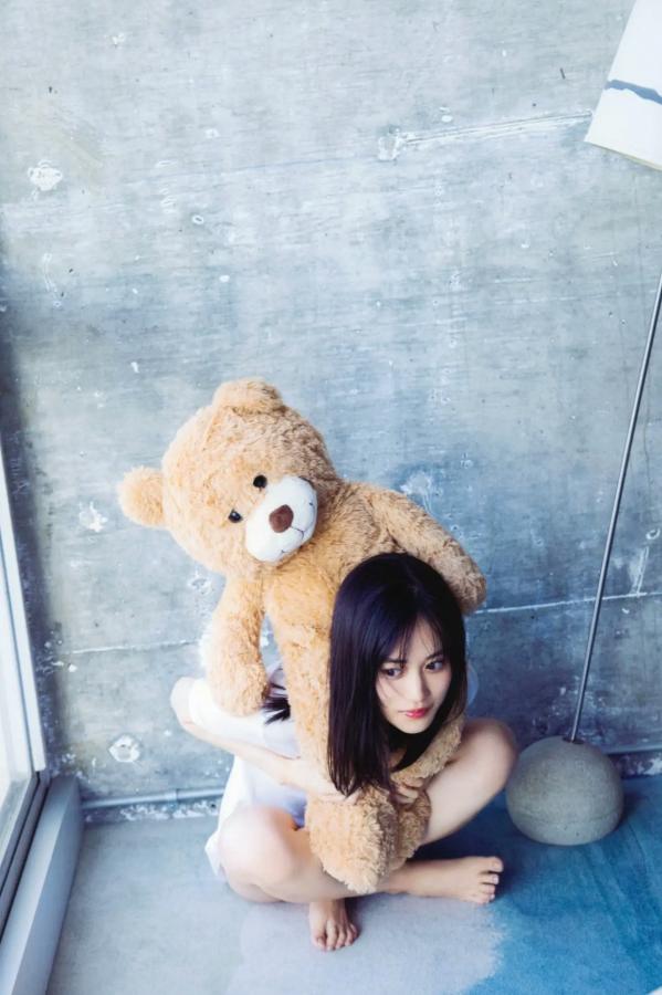   《山下美月 - ヒロイン》海边黑色比基尼与浴室甜美写真第24张图片