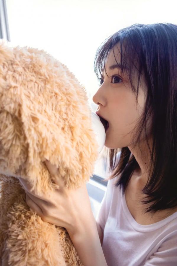   《山下美月 - ヒロイン》海边黑色比基尼与浴室甜美写真第25张图片