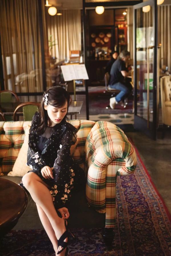   《山下美月 - ヒロイン》海边黑色比基尼与浴室甜美写真第31张图片
