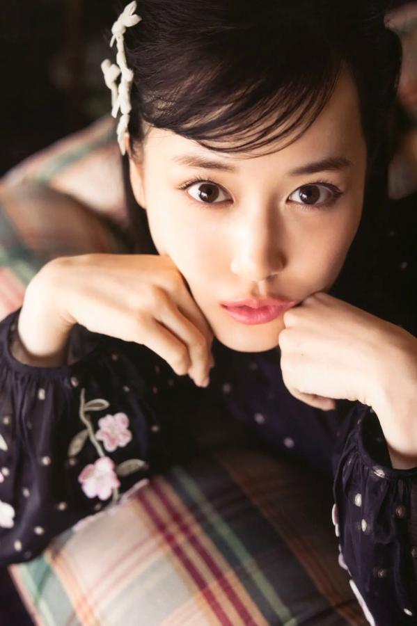   《山下美月 - ヒロイン》海边黑色比基尼与浴室甜美写真第32张图片