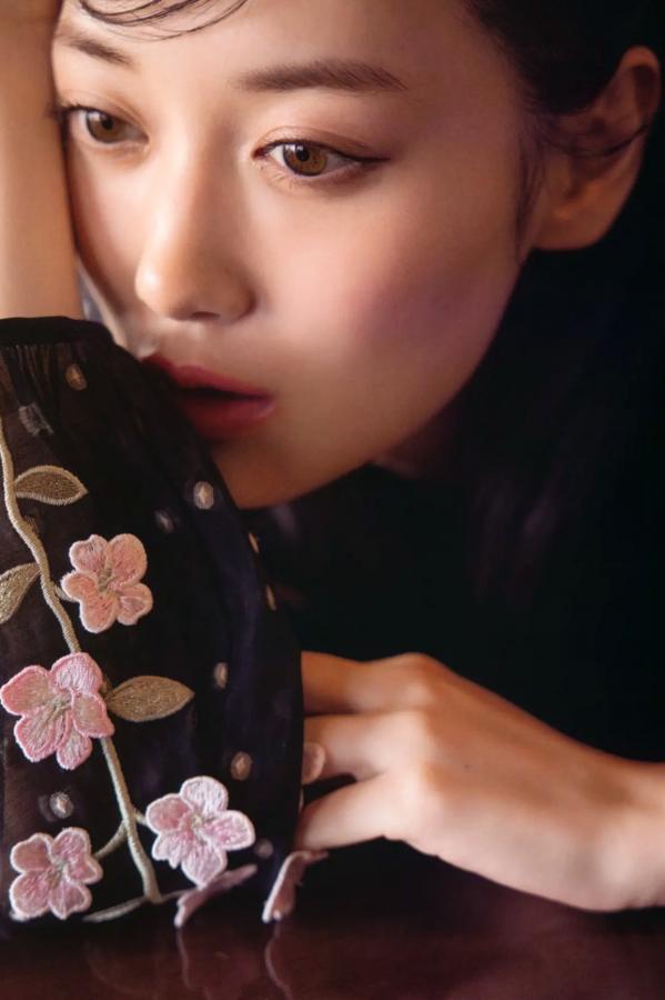   《山下美月 - ヒロイン》海边黑色比基尼与浴室甜美写真第34张图片