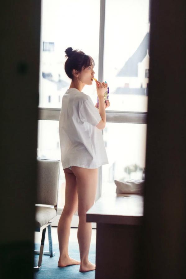   《山下美月 - ヒロイン》海边黑色比基尼与浴室甜美写真第35张图片