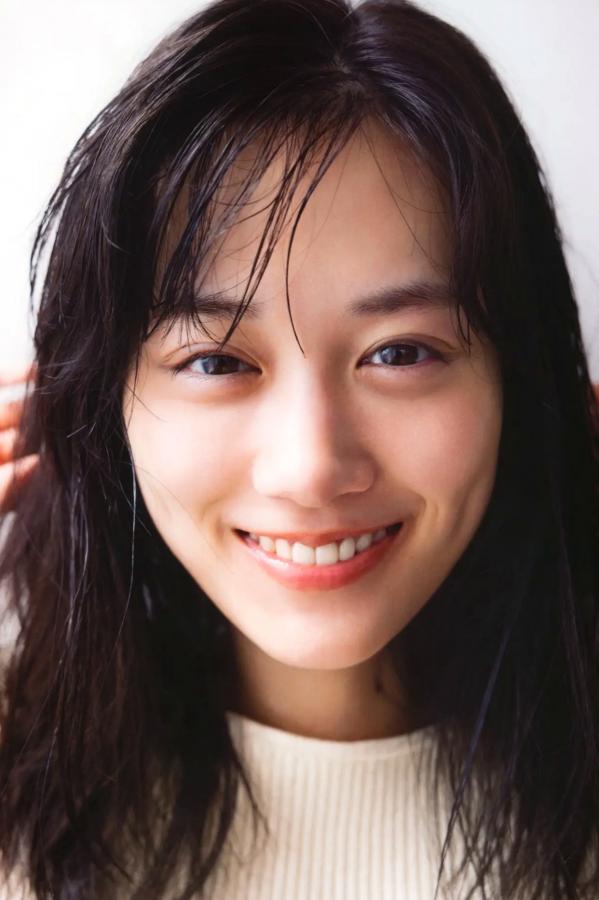   《山下美月 - ヒロイン》海边黑色比基尼与浴室甜美写真第63张图片