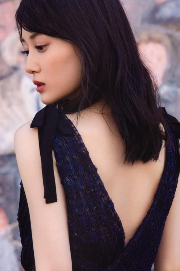   《山下美月 - ヒロイン》海边黑色比基尼与浴室甜美写真第64张图片