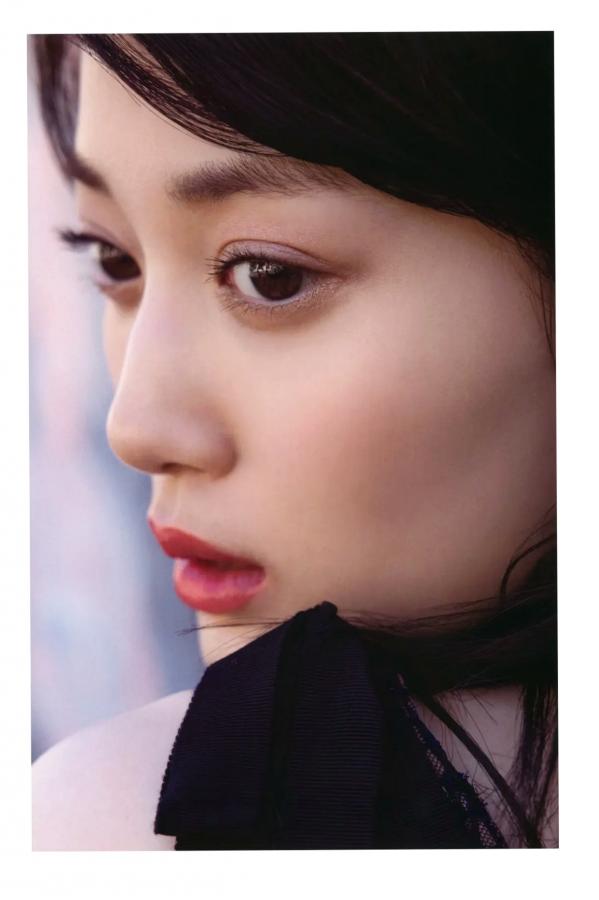   《山下美月 - ヒロイン》海边黑色比基尼与浴室甜美写真第66张图片
