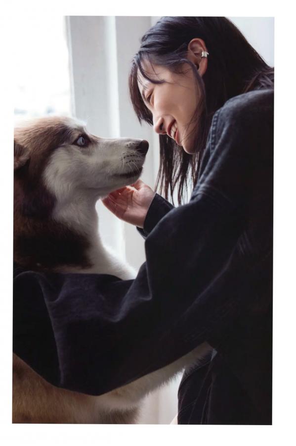   《山下美月 - ヒロイン》海边黑色比基尼与浴室甜美写真第75张图片