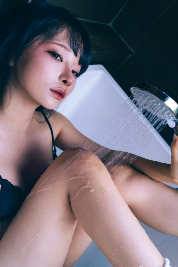   蠢沫沫《凝视》浴室湿身私房内衣性感诱惑写真第41张图片