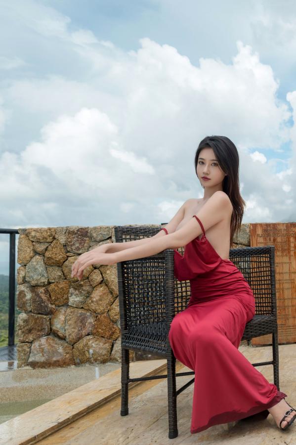   《年年-言遇》户外无圣光红裙性感写真 泳池畔大尺度女神美图第57张图片