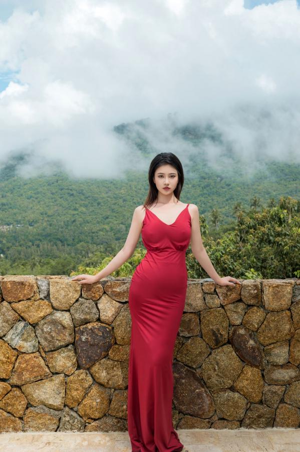   《年年-言遇》户外无圣光红裙性感写真 泳池畔大尺度女神美图第61张图片