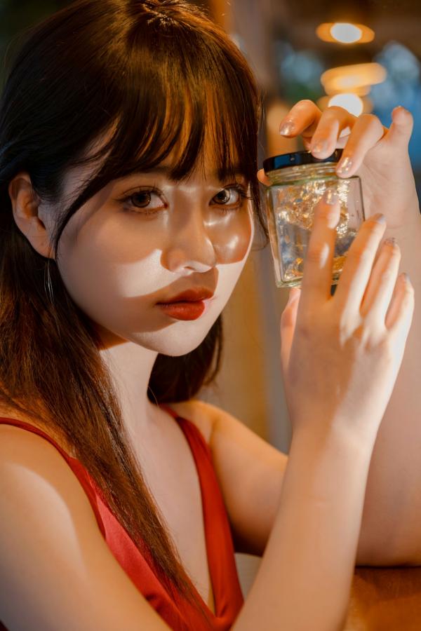   《年年-言遇》户外无圣光红裙性感写真 泳池畔大尺度女神美图第68张图片