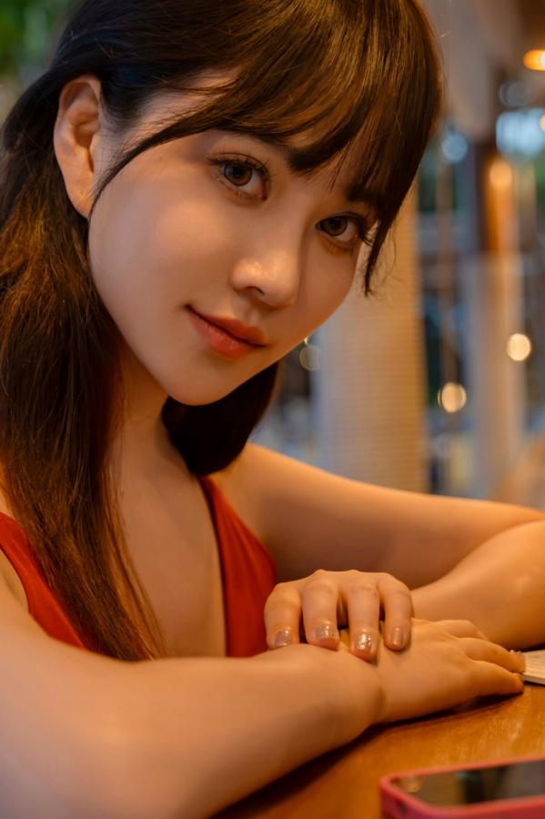  《年年-言遇》户外无圣光红裙性感写真 泳池畔大尺度女神美图第69张图片