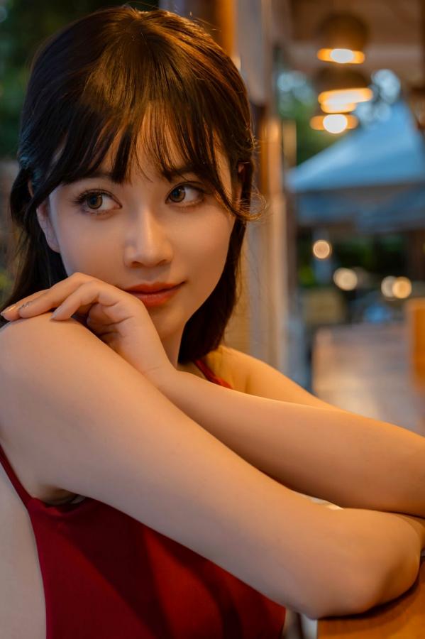   《年年-言遇》户外无圣光红裙性感写真 泳池畔大尺度女神美图第70张图片