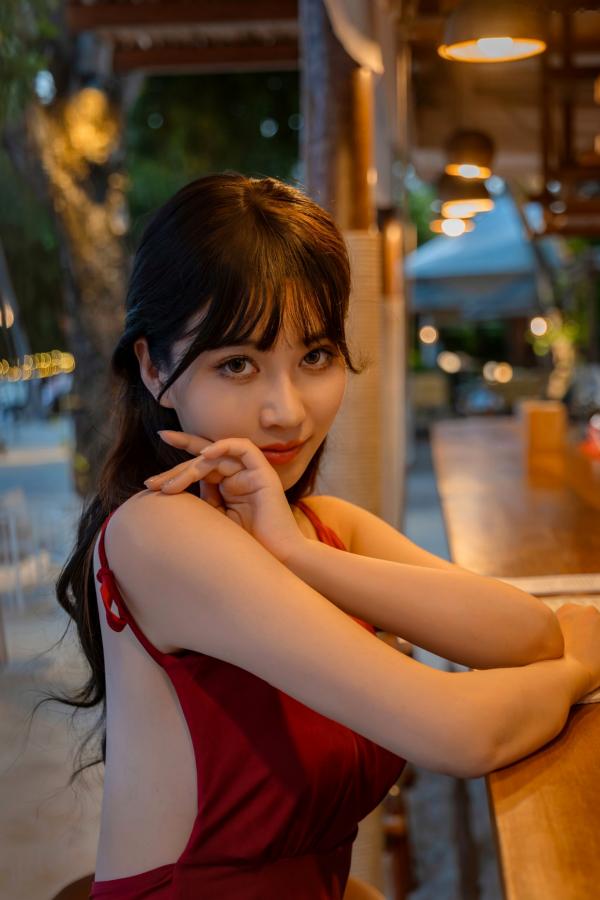   《年年-言遇》户外无圣光红裙性感写真 泳池畔大尺度女神美图第71张图片