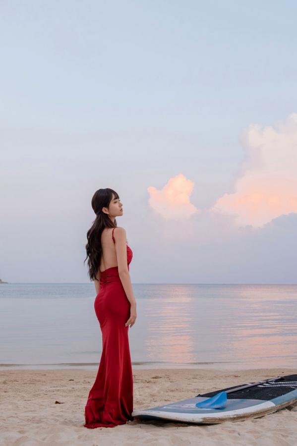   《年年-言遇》户外无圣光红裙性感写真 泳池畔大尺度女神美图第73张图片