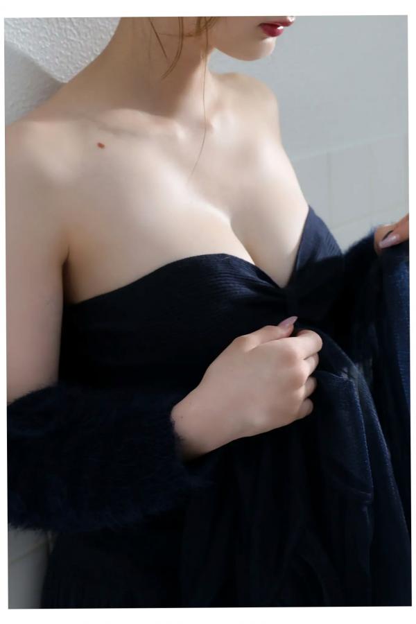   《菜那セシル写真集 Sweet and Bitter.》菜那セシル日系性感私房内衣美胸诱惑写真第24张图片