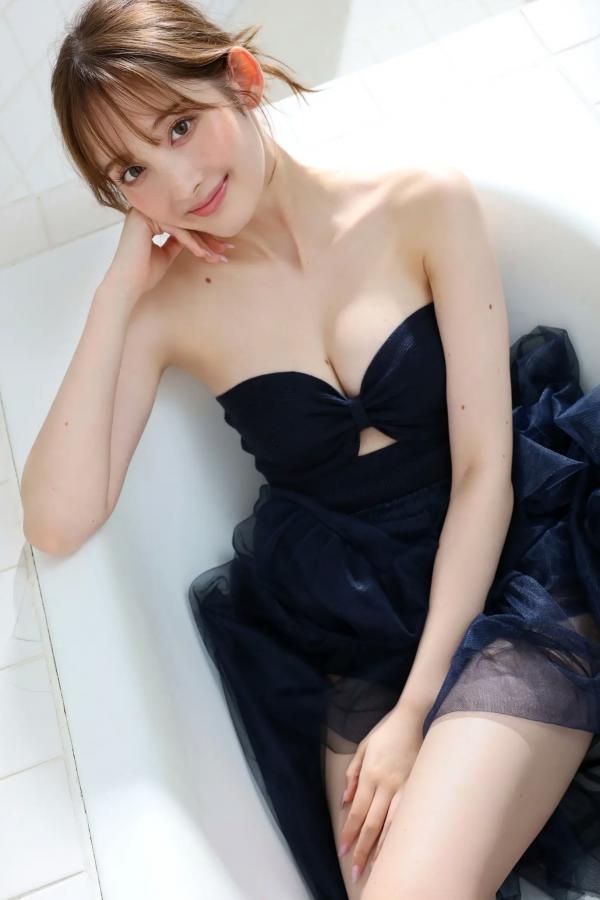   《菜那セシル写真集 Sweet and Bitter.》菜那セシル日系性感私房内衣美胸诱惑写真第28张图片
