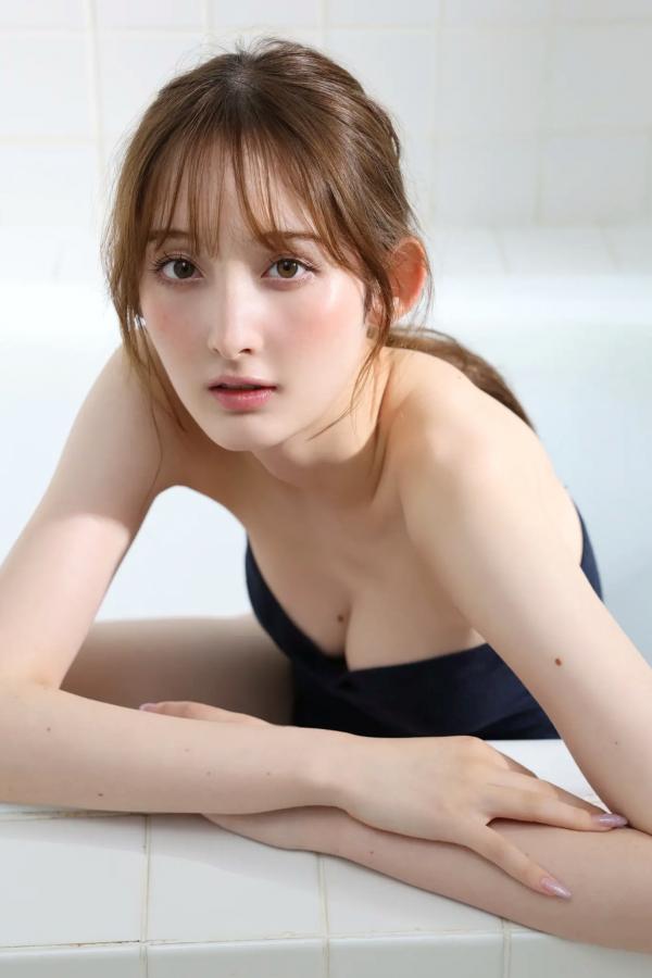   《菜那セシル写真集 Sweet and Bitter.》菜那セシル日系性感私房内衣美胸诱惑写真第31张图片