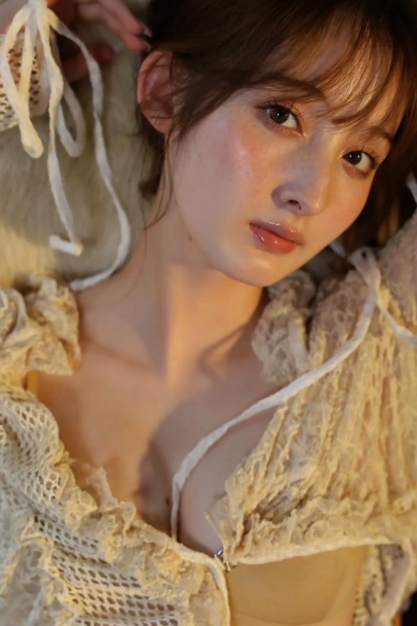   《菜那セシル写真集 Sweet and Bitter.》菜那セシル日系性感私房内衣美胸诱惑写真第45张图片