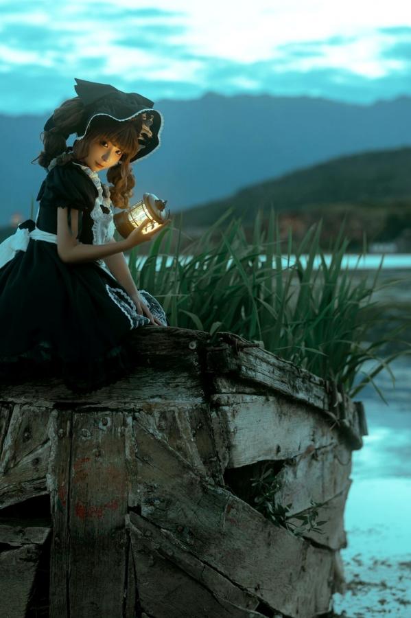   蠢沫沫-洱海黑色哥特洛丽塔提灯写真 湖畔暮色暗黑少女角色扮演第4张图片
