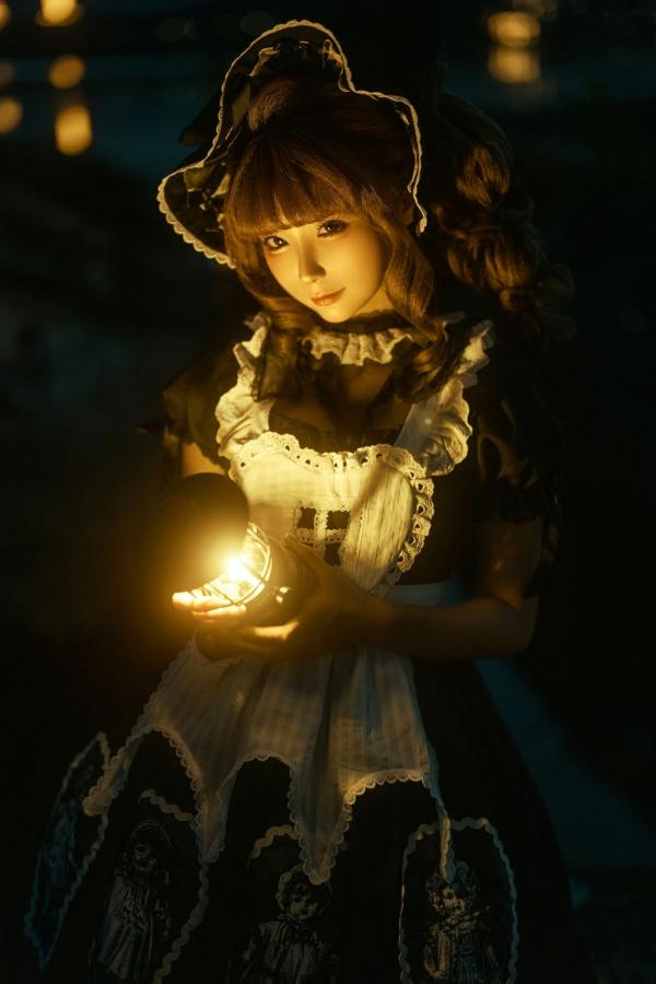   蠢沫沫-洱海黑色哥特洛丽塔提灯写真 湖畔暮色暗黑少女角色扮演第11张图片