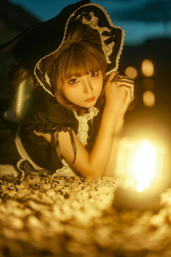   蠢沫沫-洱海黑色哥特洛丽塔提灯写真 湖畔暮色暗黑少女角色扮演第17张图片