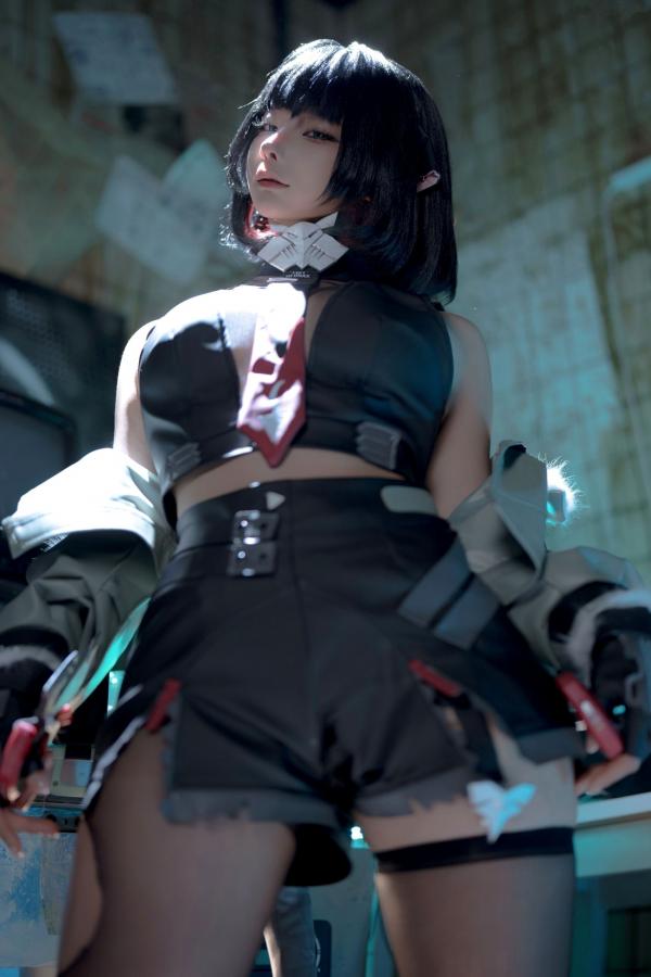 蠢沫沫  蠢沫沫《绝区零》简杜Cosplay写真：霓虹暗室性感破损连衣黑丝诱惑第5张图片
