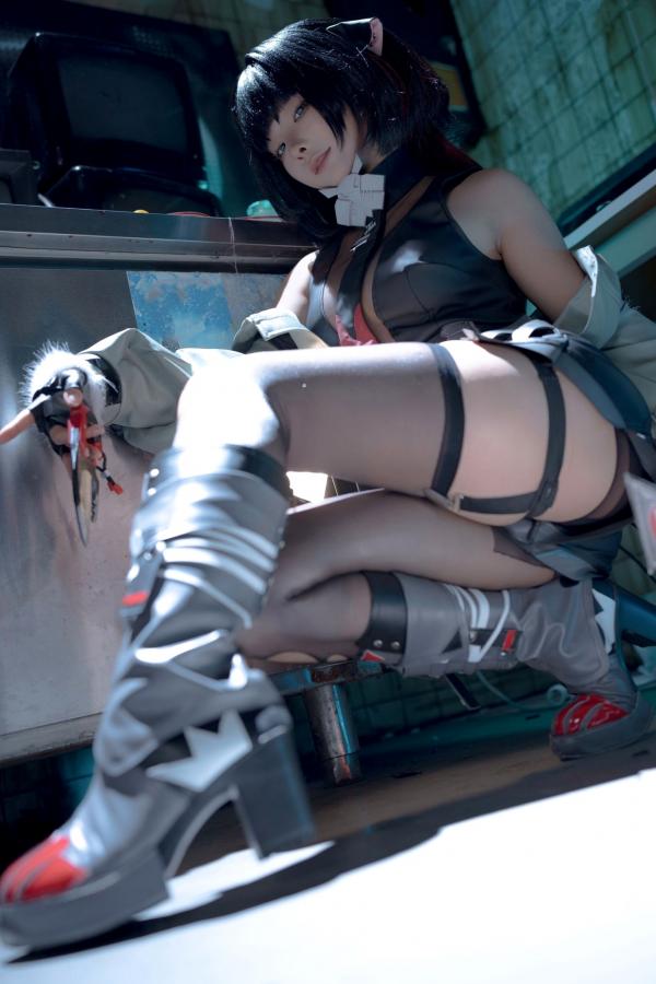 蠢沫沫  蠢沫沫《绝区零》简杜Cosplay写真：霓虹暗室性感破损连衣黑丝诱惑第13张图片