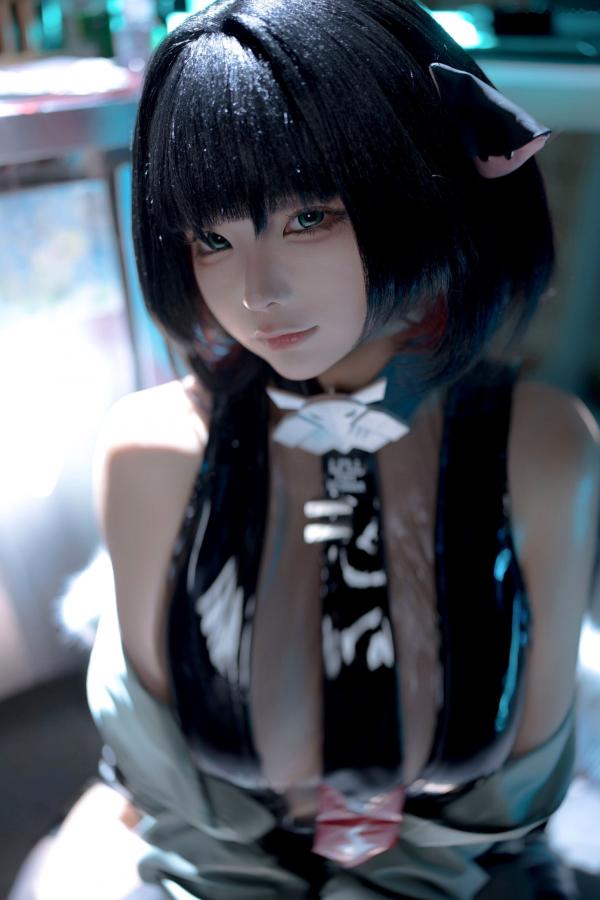蠢沫沫  蠢沫沫《绝区零》简杜Cosplay写真：霓虹暗室性感破损连衣黑丝诱惑第15张图片