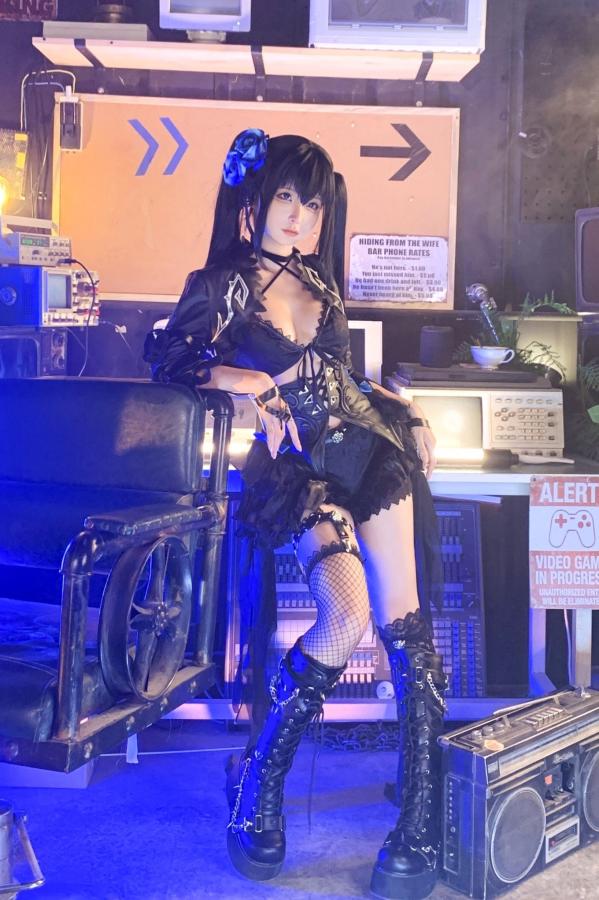 蠢沫沫  蠢沫沫-黑岩射手暗黑哥特风角色扮演写真 赛博光影冷艳性感套图第33张图片