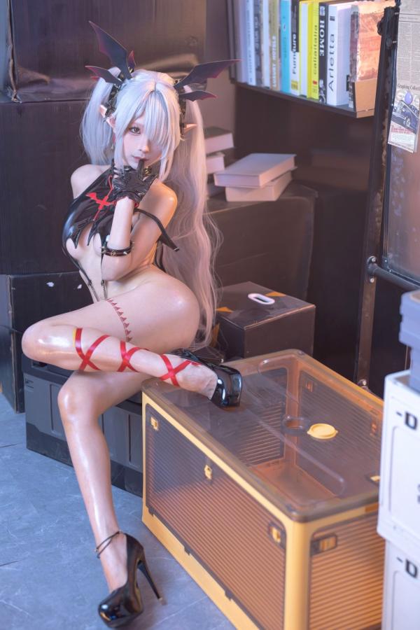   蠢沫沫-蔚蓝档案-银镜伊织 银发魔女性感角色扮演私房诱惑写真第14张图片