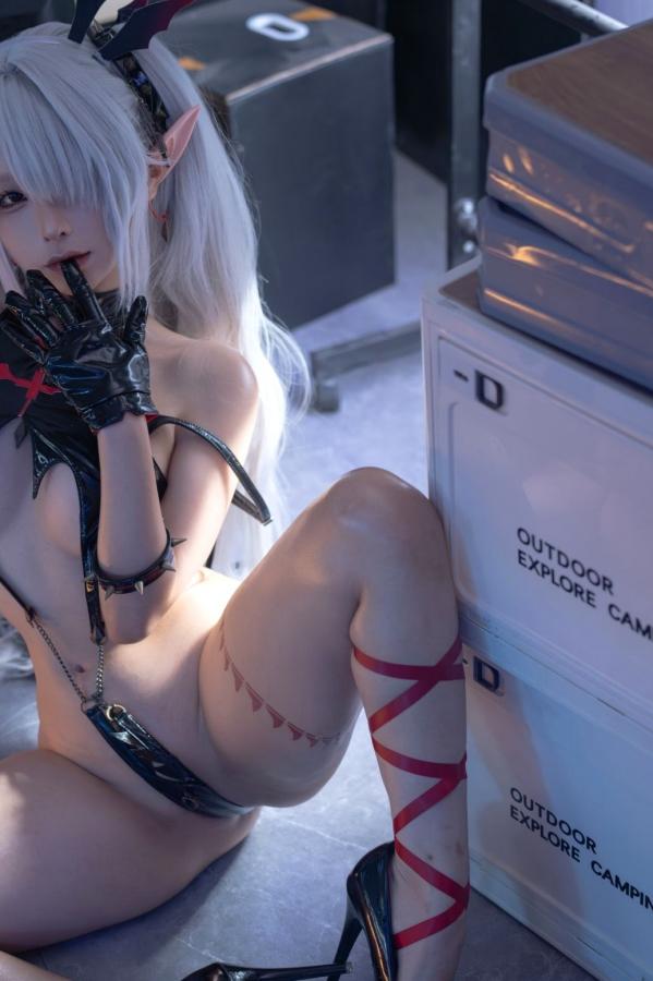   蠢沫沫-蔚蓝档案-银镜伊织 银发魔女性感角色扮演私房诱惑写真第46张图片
