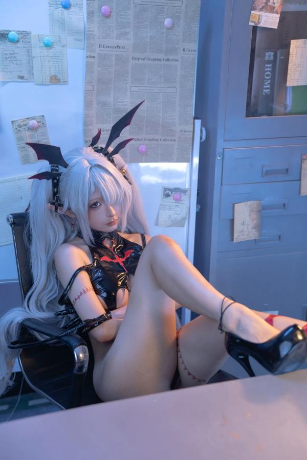   蠢沫沫-蔚蓝档案-银镜伊织 银发魔女性感角色扮演私房诱惑写真第63张图片