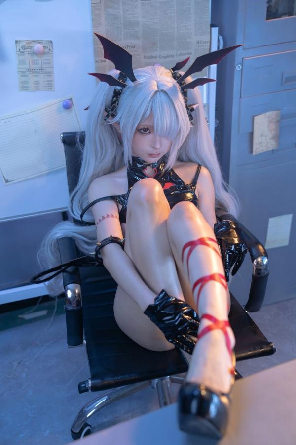   蠢沫沫-蔚蓝档案-银镜伊织 银发魔女性感角色扮演私房诱惑写真第65张图片