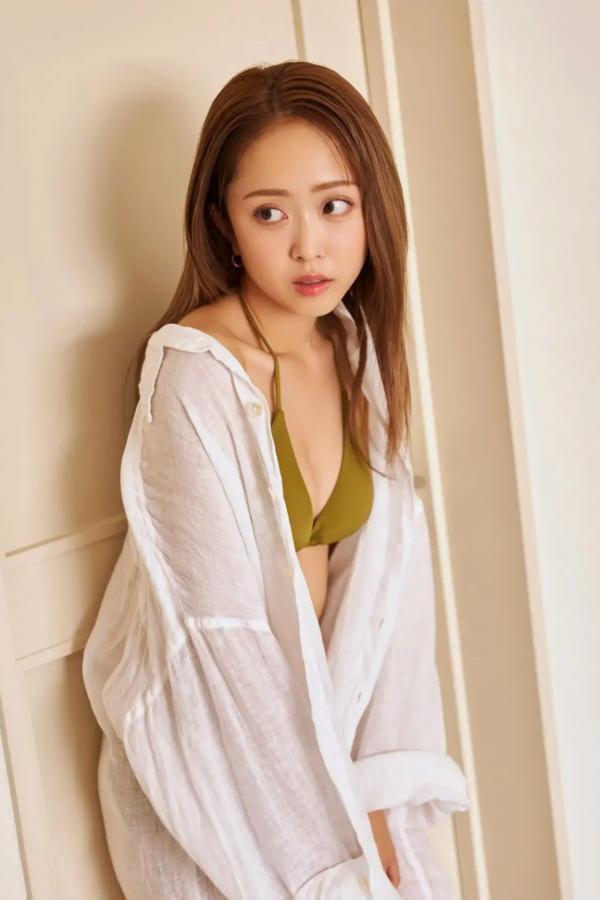   みりちゃむ - ミニマムダイナマイト vol.1 日本清纯模特室内比基尼私房性感写真第4张图片