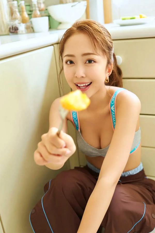   みりちゃむ - ミニマムダイナマイト vol.1 日本清纯模特室内比基尼私房性感写真第28张图片