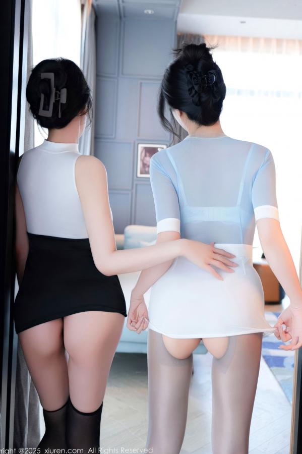   XiuRen秀人网 NO.11107 shelly诗莉 - 闺蜜姐妹花性感短裙黑丝美腿居家私房写真第18张图片