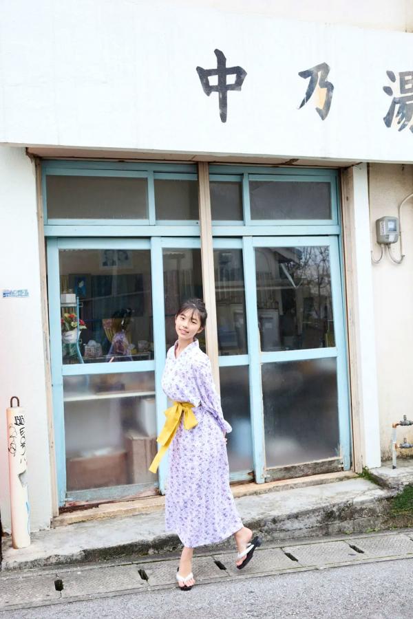   《菊地姫奈 - 春から女子大生 Vol.2》日系清纯写真 洗衣房抹胸泳装与复古和服性感秀第75张图片