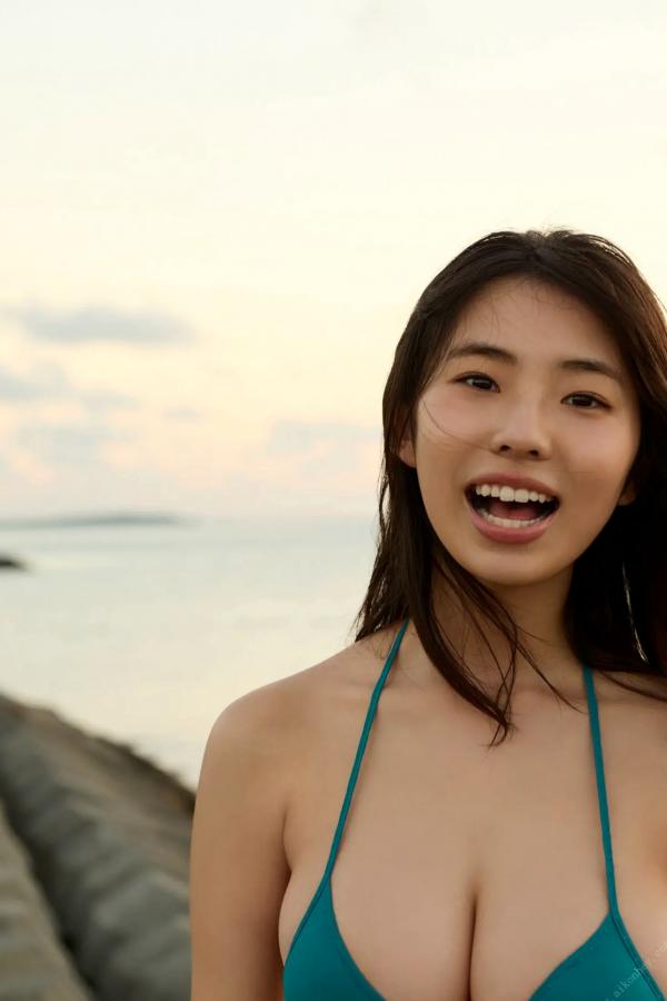   《菊地姫奈 - 春から女子大生 Vol.2》日系清纯写真 洗衣房抹胸泳装与复古和服性感秀第96张图片